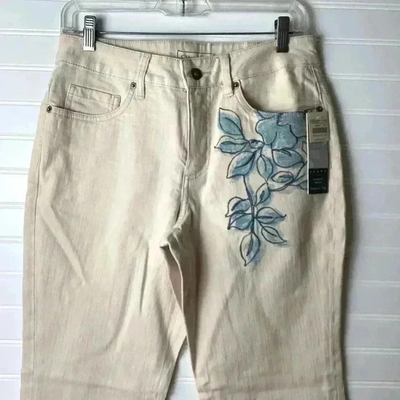 COLDWATER CREEK Pants Beige with Embroidered Blue Painted Florals Size 8 P - Picture 2 of 12